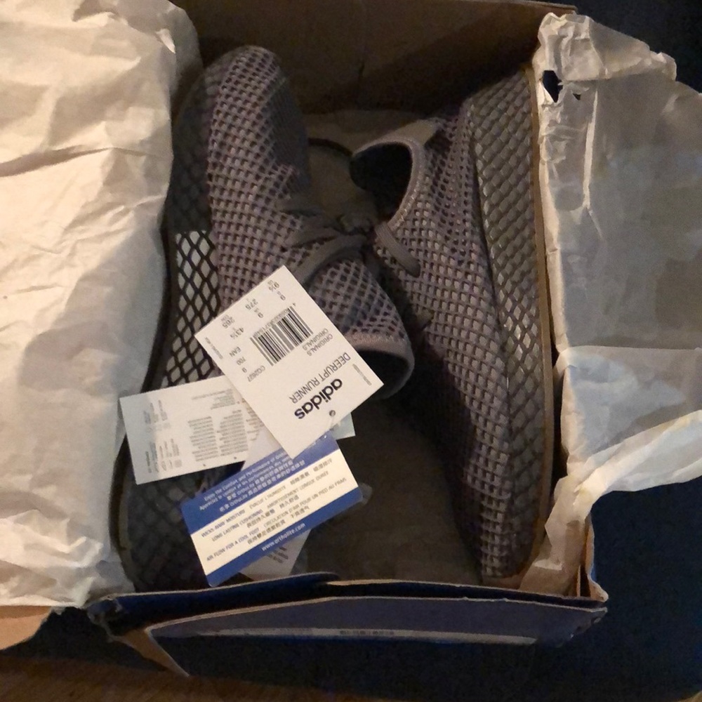 adidas Deerupt runners size 9.5 dark gray